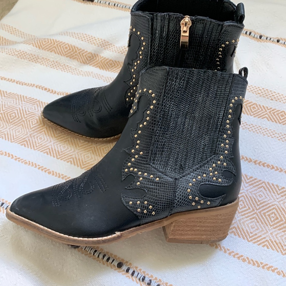 Beast Fashion Tina Studded Ankle Bootie Size 6